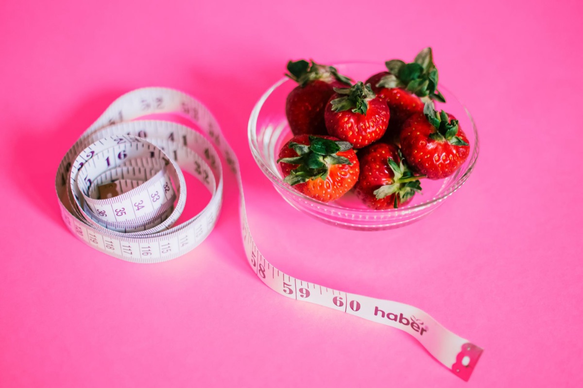 Grafico nutrizionale con analisi delle calorie e carboidrati