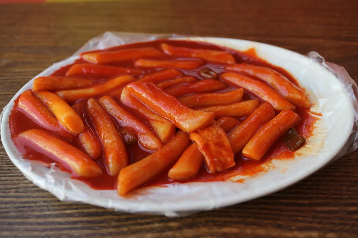 떡볶이, 음식, 스낵, 스낵바, 한국, 스트리트푸드, 한국 음식, 전통 음식, 식사, 대한민국, 매운, 음식 촬영, 고추장, 양념