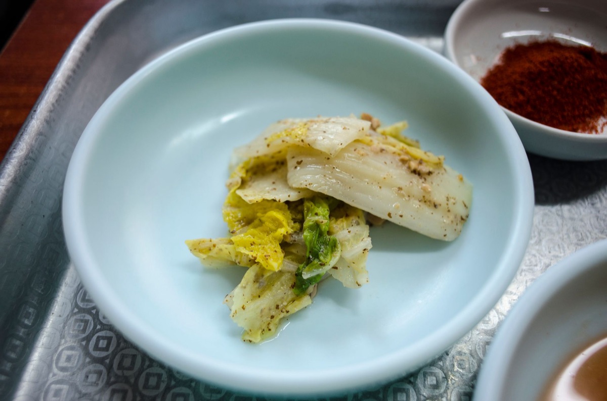 Garrafa de kimchi fermentado no Japão