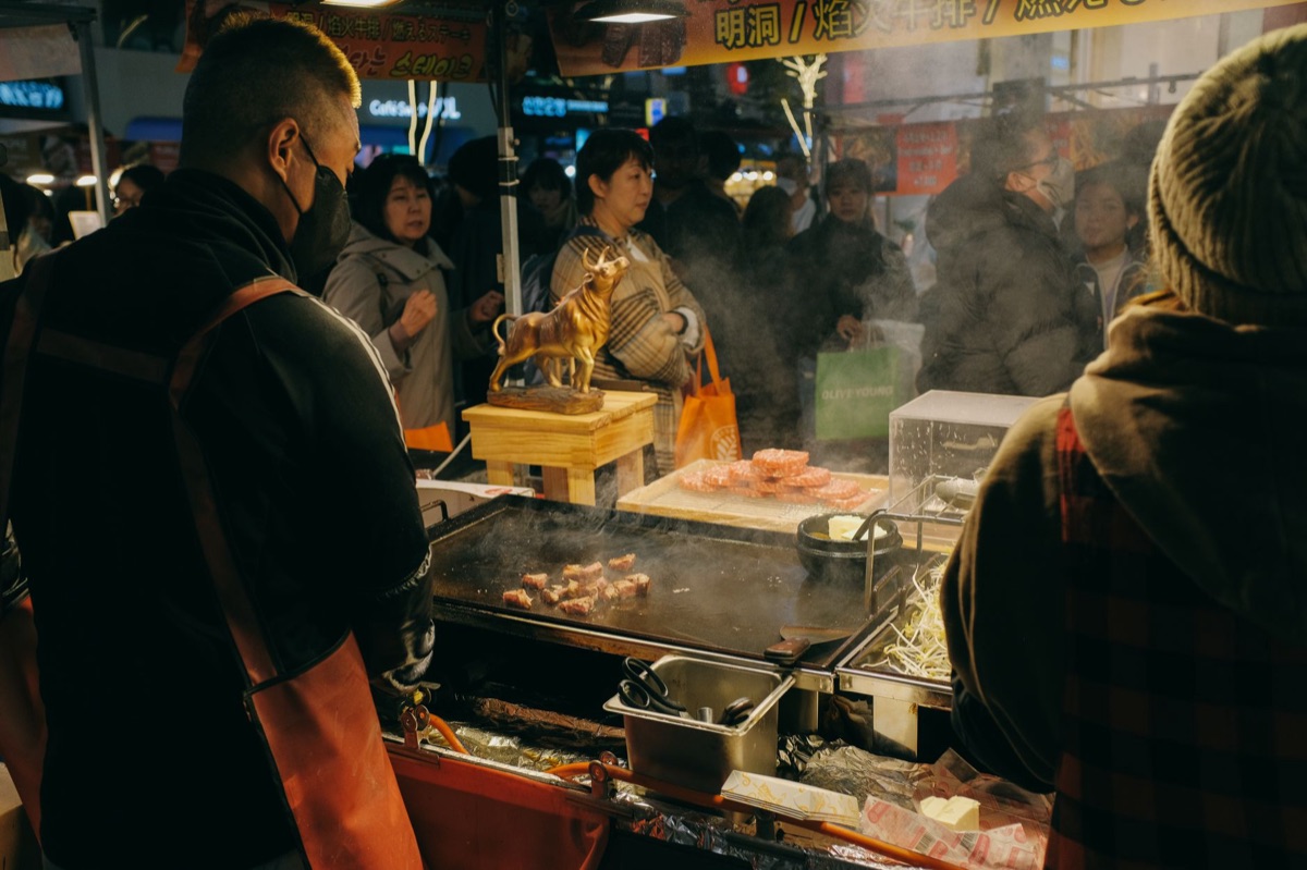 Vendeur de food de rue coréen