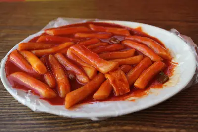 Tteokbokki: Vergleich der 4 Varianten von süß bis feurig